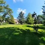 Manoir Des Tuileries Du Buisson Bed & Breakfast