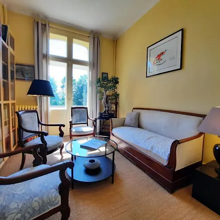 Manoir Des Tuileries Du Buisson 3* 阿维河畔维内