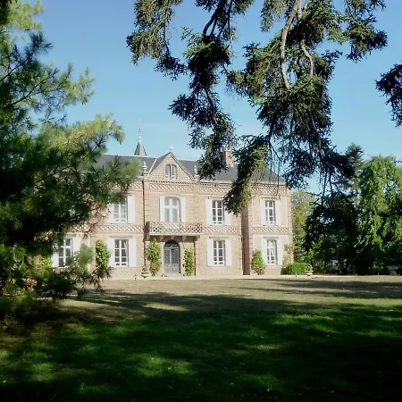 Manoir Des Tuileries Du Buisson 住宿加早餐酒店 阿维河畔维内